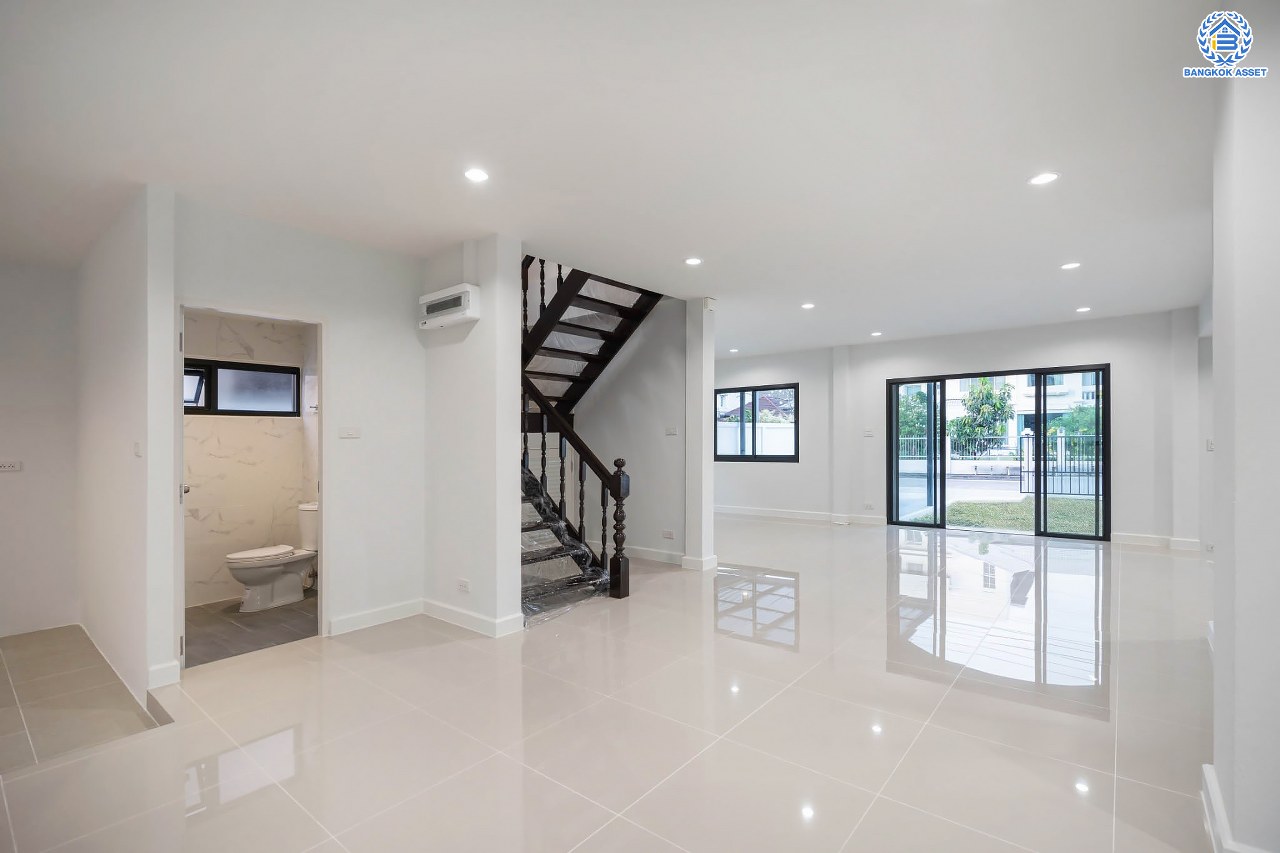 บ้านมือสองตกแต่งใหม่ โครงการ มณียา3 รัตนาธิเบศร์-ท่าอิฐ แบรนด์ Property Perfect หลังใหญ่ เนื้อที่ 65.3 ตร.ว. ฟังก์ชันครบ! 3 ห้องนอน 2 ห้องน้ำ 1 ห้องอเนกประสงค์ 2 ที่จอดรถ บนทำเลที่ดีที่สุด! เชื่อมต่อถนนรัตนาธิเบศร์ และถนนราชพฤกษ์ ใจกลาง 2 เซ็นทรัลฯ ใกล้ MRT "สถานีบางรักน้อยท่าอิฐ" และทางด่วน "งามวงศ์วาน"